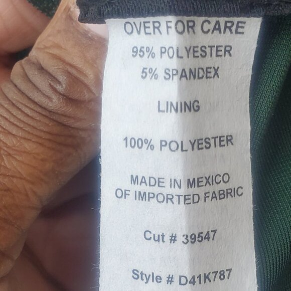 B. Smart Junior’s Green Velvet Off-Shoulder Dress with Lace Detail – Size 9/10 - Picture 3 of 3